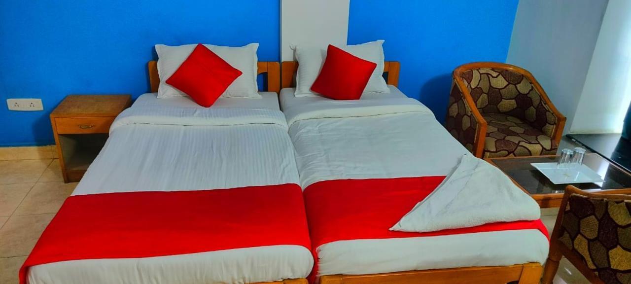 Hotel Manhattan Ченай Екстериор снимка