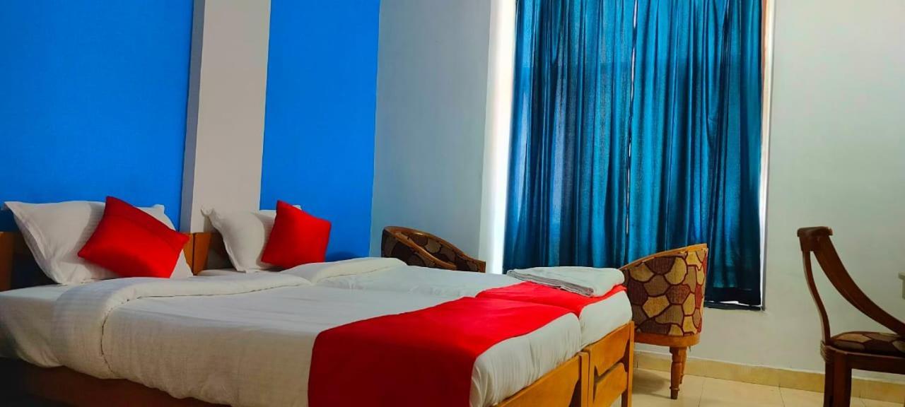Hotel Manhattan Ченай Екстериор снимка